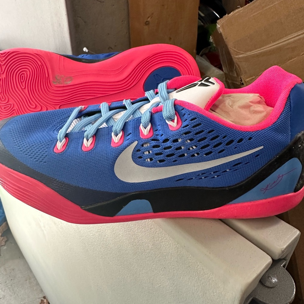 Nike KD youth sneakers Brand new never worn
